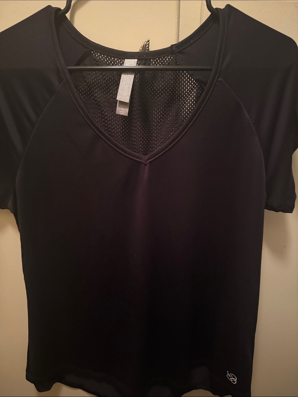 Daisy Fuentes Black V-Neck Short Sleeve Top